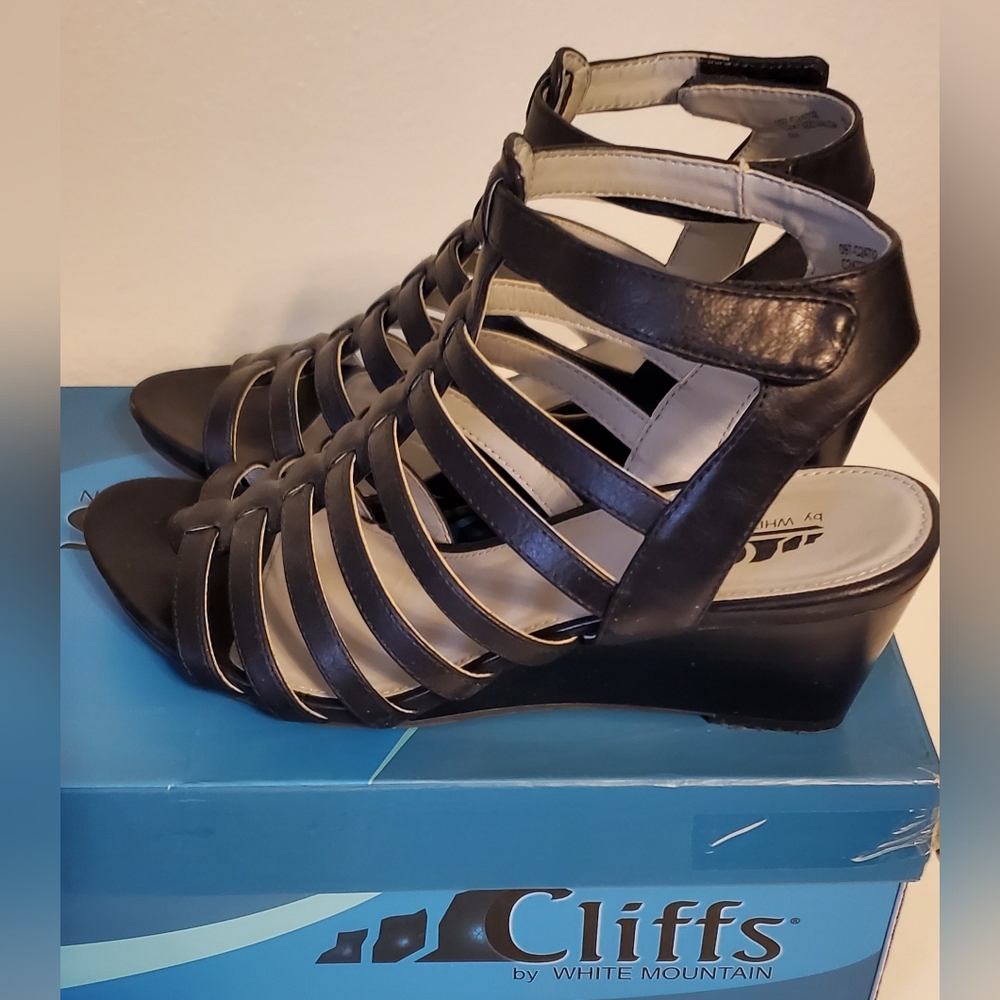 Women's 8 Cliffs Shoes Strappy Sandals Black Heels - Picture 2 of 11